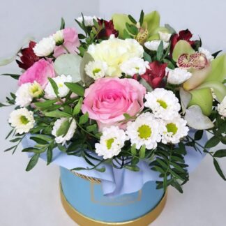 Love Style. Roses, Alstroemerias, Chrysanthemums, Orchids