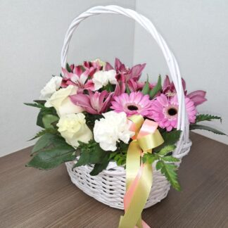 Florist's choice. Bouquet in a basket