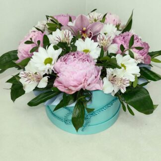 Lavender Cloud pink peony flower box with alstroemeria chrysanthemums and fresh greenery