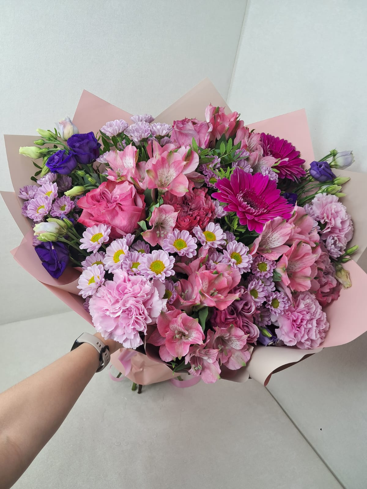 Cutie. Alstroemeria Сhrysanthemums lisianthus - Image 2