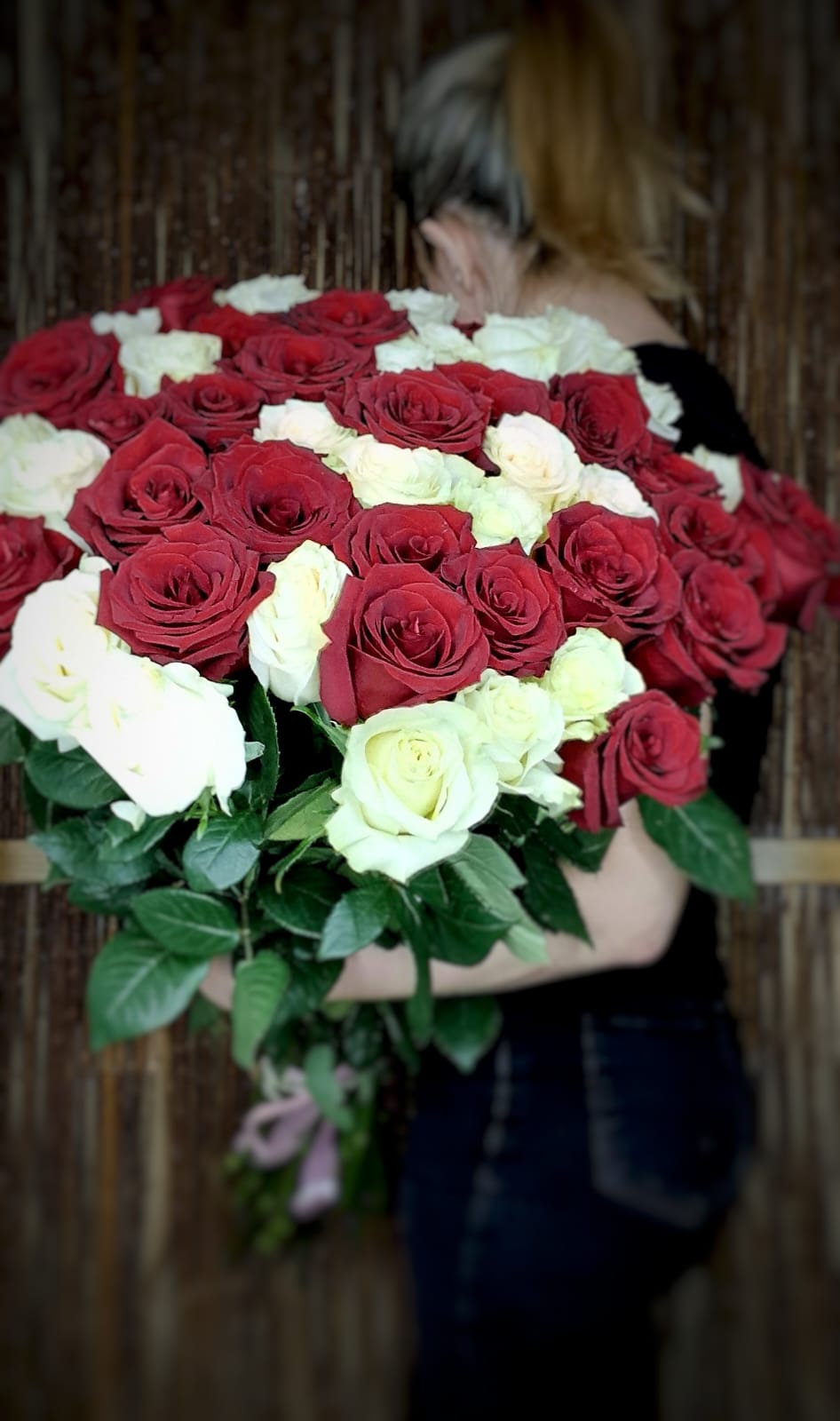 50 Tall red and white Roses - Image 3