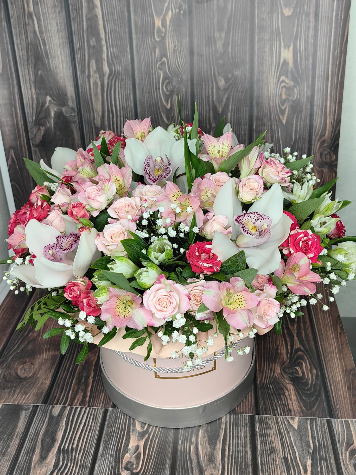 Colors of summer. Spray Roses, Gypsophila, Orchids - Image 3