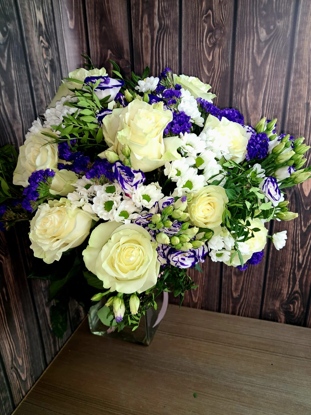 Ice cream. Roses with lisianthus - Image 2