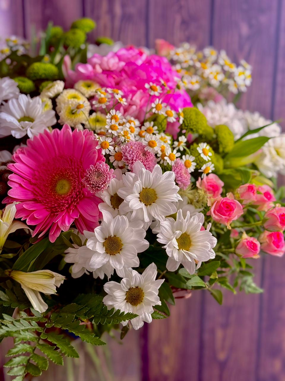 Summer bouquet with hydrangea, spray roses and daisies - Image 8