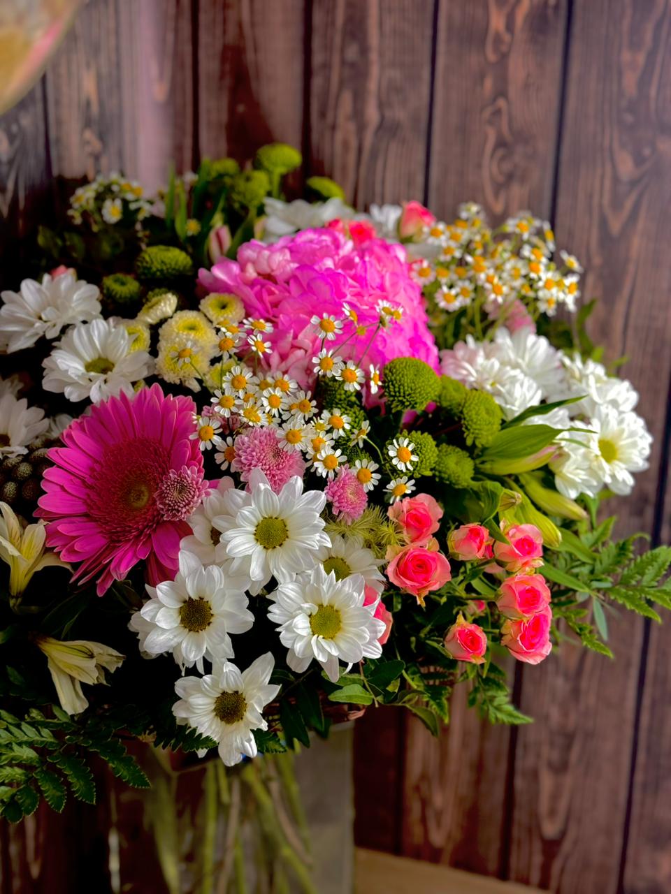 Summer bouquet with hydrangea, spray roses and daisies - Image 5
