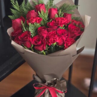 An ELEGANT bouquet with red roses and carnations