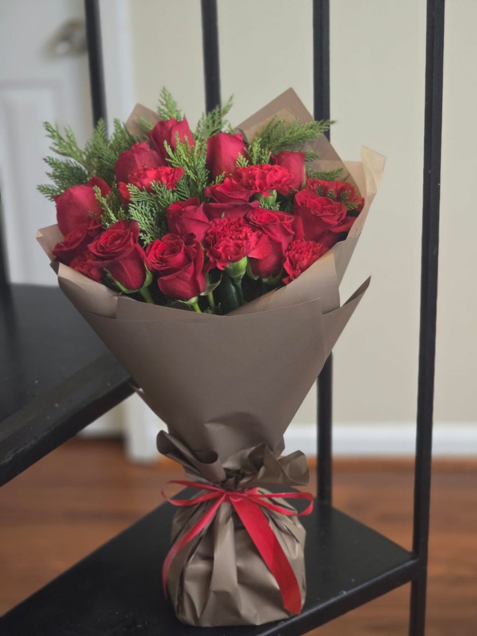 An ELEGANT bouquet with red roses and carnations - Image 3