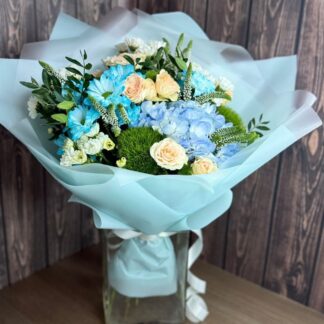 Bouquet is the embodiment of sunshine and natural beauty.