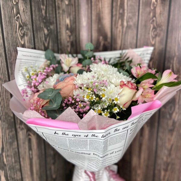 Garden Softness bouquet with roses, cushion chrysanthemums and alstroemeria